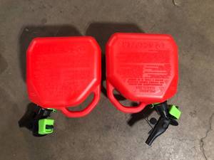 Lot of Scepter 2 Gal. Smart Control Gas Can  Customer Returns See Pictures