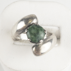 Mexico (Unknown) Green Agate Sterling Silver Wrap Ring. Size 7 - 7.25.
