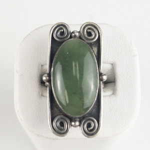 Mexico (Unknown) Green Nephrite Jade Oval Cabochon Swirl Sterling Silver Statement Ring . Size 7 - 7.25.