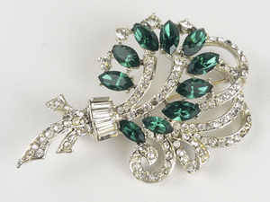 Emerald Green Crystal Floral Bouquet Silver Tone Base Metal Brooch .