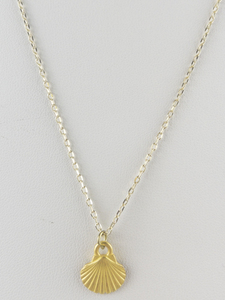 Seashell Gold Tone Base Metal Pendant Necklace .