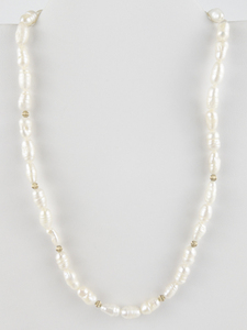 Freshwater Pearl & Gold Tone Beadbase Metal Necklace.