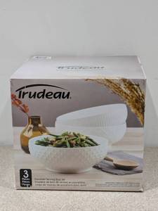 lot 21 image: BRAND NEW TRUDEAU 3PC. PORCELAIN SERVING BOWL SET