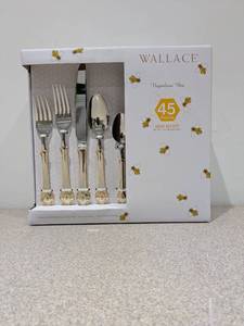 lot 51 image: BRAND NEW WALLACE NAPOLEON BEE 45PC. GOLD ACCENT SILVERWARE SET