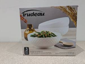lot 54 image: BRAND NEW TRUDEAU 3PC. PORCELAIN SERVING BOWL SET