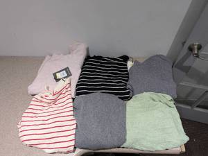 lot 99 image: BRAND NEW 6 PACK OF LARGE WOMANS SWEATERS