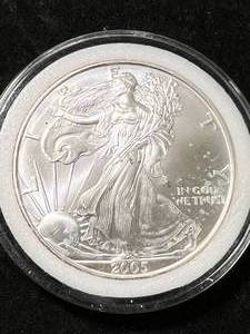 lot 20 image: 2005 AMERICAN SILVER EAGLE 1 TROY OZ .999 FINE SILVER IN AIRTITE