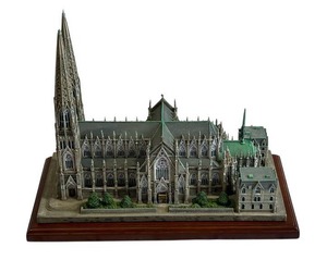 lot 2 image: The Danbury Mint St. Patricks Cathedral Historic Hand Painted Sculpture with Certificate of Ownership (8 x 12.5 x 6.5)