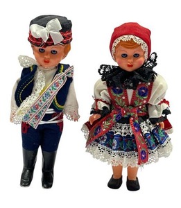 lot 22 image: Vintage 7 Czechoslovakian Folk Costume Dolls