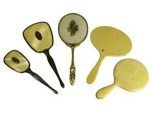 lot 29 image: Antique Victorian & Vintage Handheld Mirrors and Hair Brush
