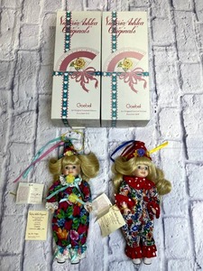 lot 31 image: Vintage Victoria Ashlea Originals Limited Edition Porcelain Dolls Kaylee and Megan - 12 Tall wo Stands