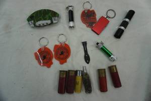 lot 98 image: Sporting lot with game shells, small flashlights and a headlamp