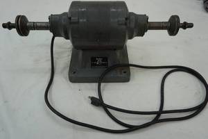 lot 174 image: Rockwell Industrial Buffer