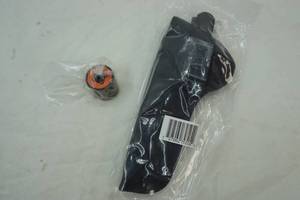 lot 21 image: Gun Holster & gun cylinder