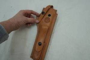 lot 27 image: New leather gun case 11 long
