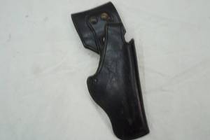 lot 29 image: Black Leather vintage pistol holder. 1 long