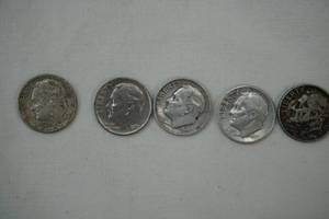lot 214 image: Silver Dimes 5ct