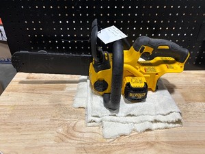 lot 3 image: DeWalt 20 Volt 12 Chainsaw