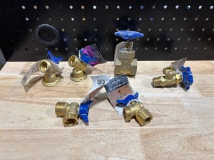 lot 9 image: Brass Valves