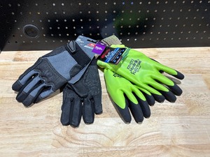 lot 13 image: Gloves