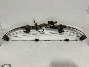 lot 21 image: Compound Bow