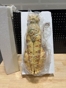 lot 50 image: Porcelain Cat