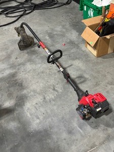 lot 32 image: Troy Bilt Weed Trimmer