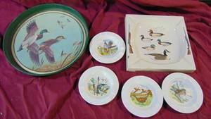 lot 21 image: Large Ashtray and 4 Matching Wildlife Ashtrays
