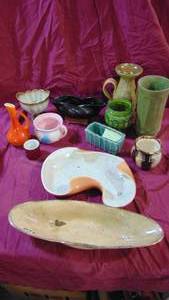 lot 29 image: 12 Pieces of Misc Pottery