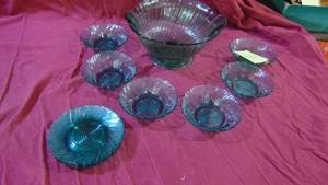 lot 36 image: Teal Glass Berry Bowl Set and Misc
