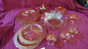 lot 38 image: 11 Pieces of Carnival Glass