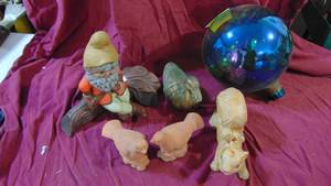 lot 50 image: Misc Yard Decor