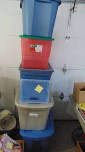 lot 52 image: 6-Misc Totes