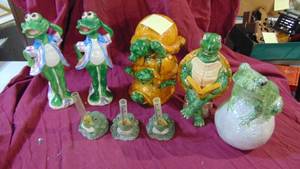 lot 55 image: Misc Frog Decor