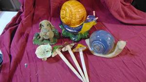 lot 56 image: Outdoors Snail and Misc Yard Decor