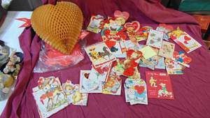 lot 64 image: Assorted Vintage Valentines