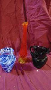 lot 87 image: 3 Pieces of Art Glass