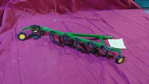 lot 116 image: John Deere 18 Plow
