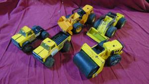 lot 123 image: 5 Metal Toys