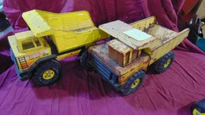 lot 124 image: 2 Tonka Dump Trucks