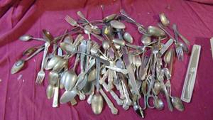 lot 148 image: Misc Silverware