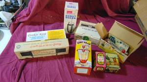 lot 159 image: Vintage Kitchen Items - NICE-