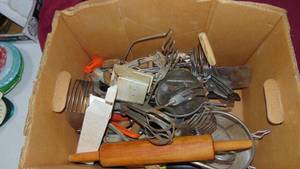 lot 161 image: Box of Misc Kitchen Utensils