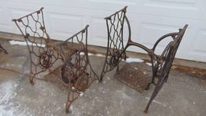lot 48 image: 2-Singer Sewing Machine Cast Iron Bottoms