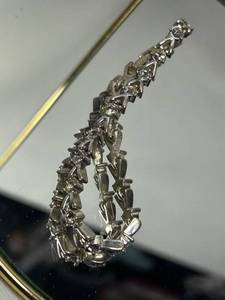 Elegant Avon Bracelet with Silver Tone Links
