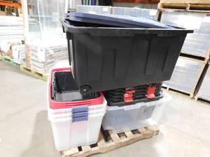 lot 54 image: LOT OF 16 ASSORTED SIZED  TOTES.