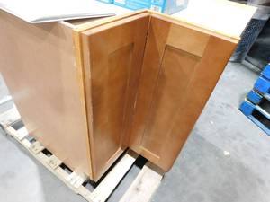 lot 69 image: 36 INCH CORNER BASE CABNIET WITH SHELF