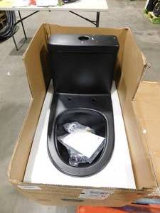 lot 131 image: Swiss Madison Sublime II 1-piece 1.11.6 GPF Toilet Dual Flush Round Toilet in Matte Black