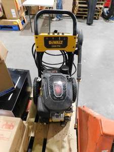 lot 153 image: DEWALT 3300 PSI 2.4 GPM Cold Water Gas Pressure Washer with HONDA GCV200 Engine
