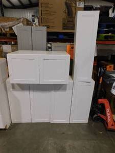 lot 202 image: lot of 4--assorted Hampton Bay Cambridge White Shaker Assembled Wall Kitchen Cabinet with 2 Soft Close Doors
